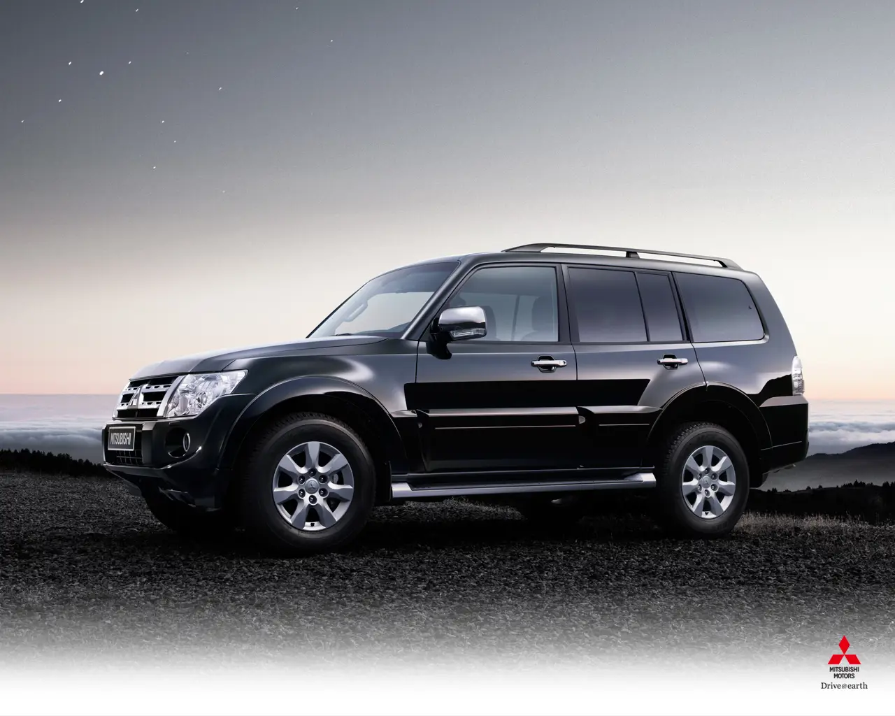 2013_Mitsubishi_Montero_2.jpg