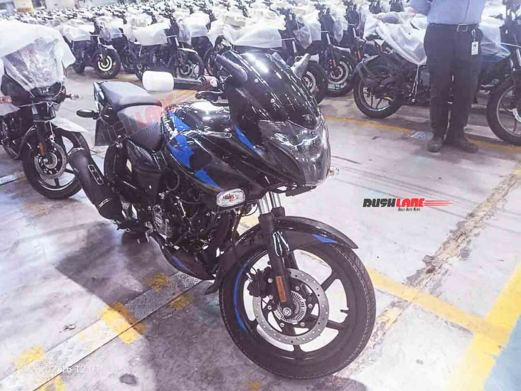 2023 Bajaj Pulsar 220F Spotted in Black With Blue Graphics - Live Photos - pic