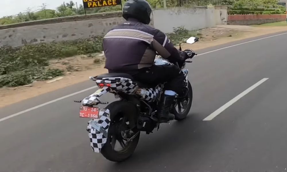 New 125cc Hero Motorcycle Spotted - Xtreme 125R Coming? - background
