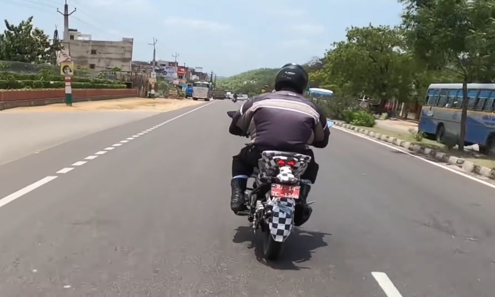 New 125cc Hero Motorcycle Spotted - Xtreme 125R Coming? - frame