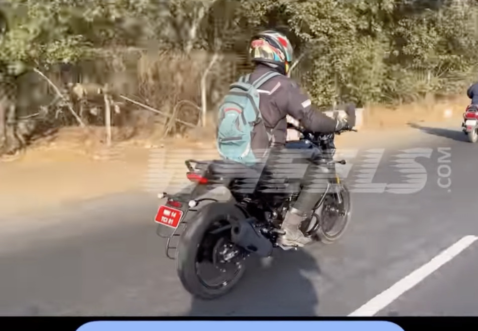 Bajaj Triumph Bike India 2 - Bajaj-Triumph Bike Spotted Near Pune - Launch Details and Expected Price Bajaj Triumph Bike India 2