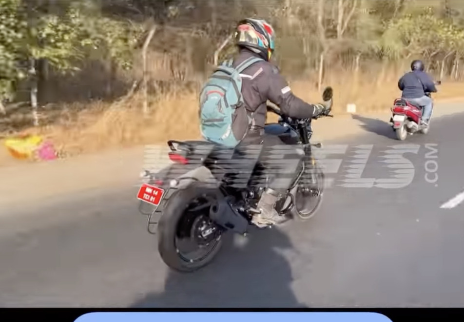 Bajaj Triumph Bike India 3 - Bajaj-Triumph Bike Spotted Near Pune - Launch Details and Expected Price Bajaj Triumph Bike India 3