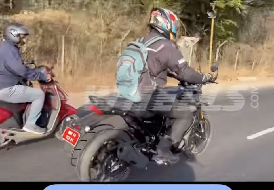 Bajaj Triumph Bike India 4 - Bajaj-Triumph Bike Spotted Near Pune - Launch Details and Expected Price Bajaj Triumph Bike India 4