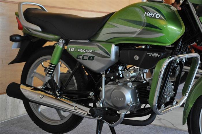 Hf deluxe sales bike green colour