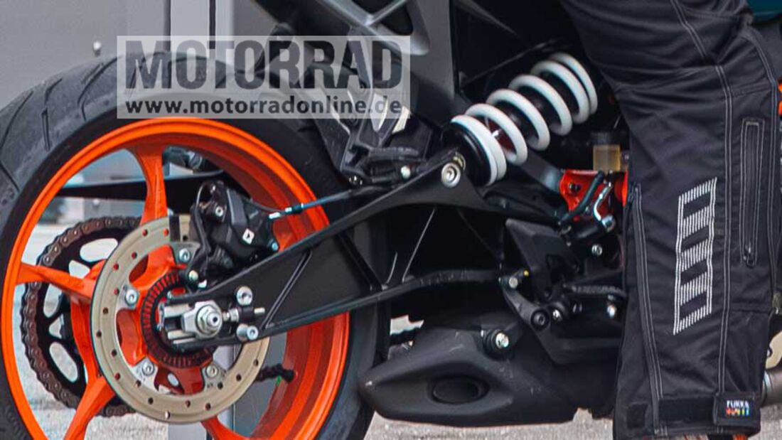 Mega Photo Gallery of 2024 KTM Duke 390 - Fully Revealed! - close-up