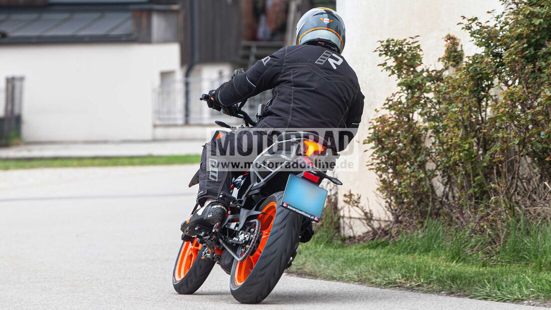 Mega Photo Gallery of 2024 KTM Duke 390 - Fully Revealed! - portrait