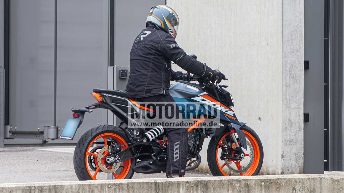 2024 KTM 390 Duke Expected Price and Launch Date in India - side