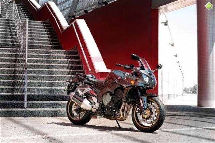 2 Yamaha FZ1 Colours available in India - carandbike