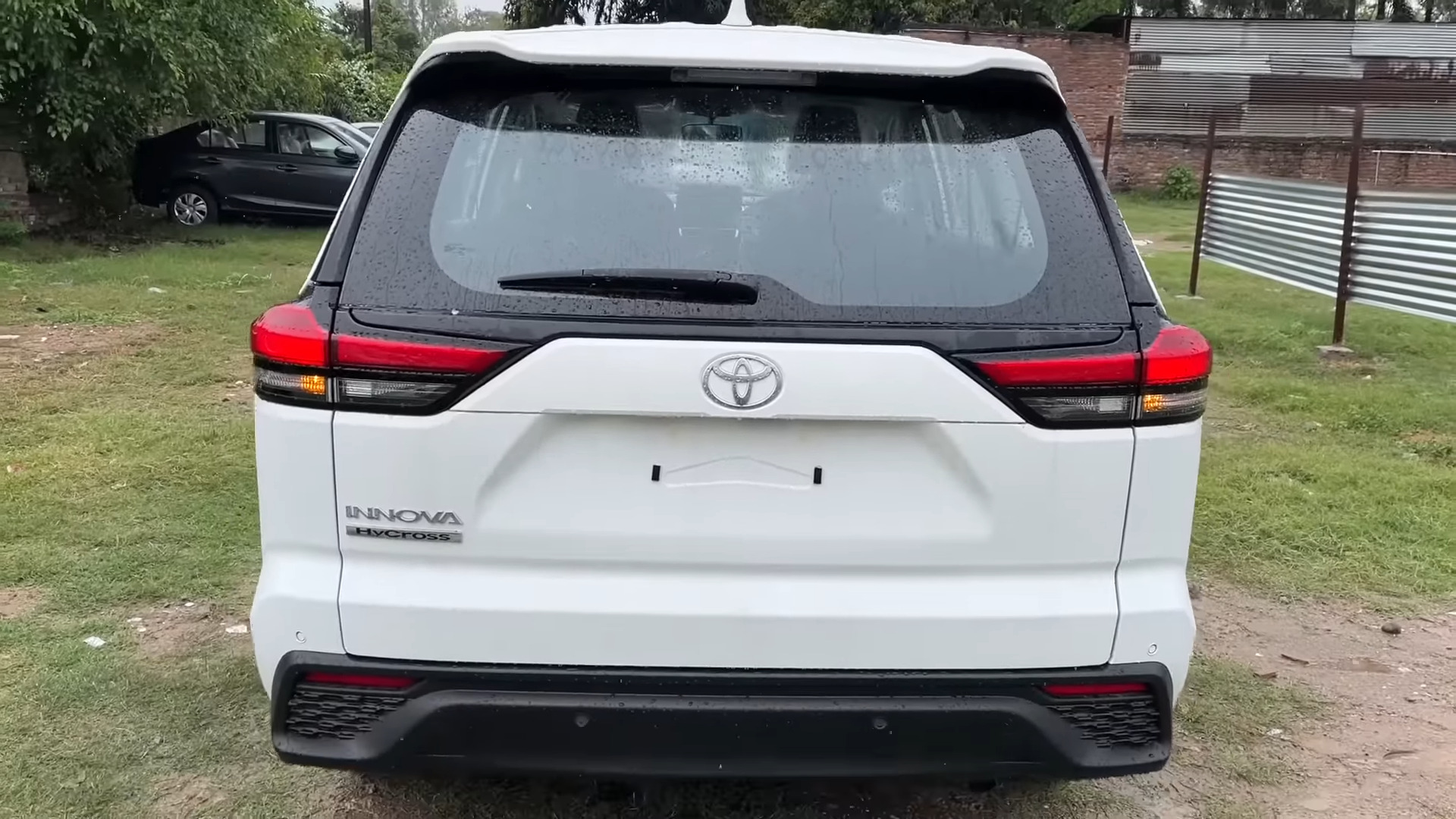 Toyota Innova Hycross Base Model (Taxi Variant) Spotted - Live Photos - photo