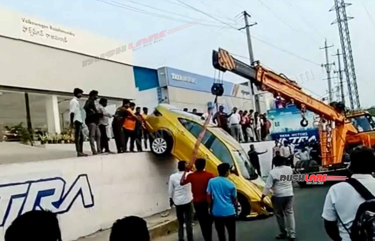 Delivery Gone Wrong: Volkswagen Virtus Crashed Outside The Showroom - snapshot