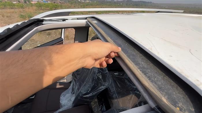 Mahindra Scorpio-N Sunroof Leakage image