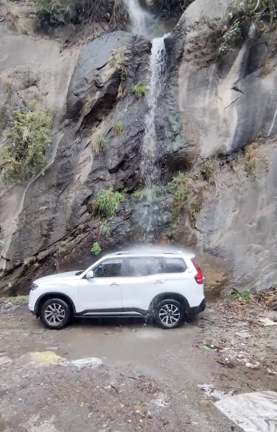 Mahindra Tests Scorpio-N Sunroof Under A Waterfall - Here Are The Results - pic