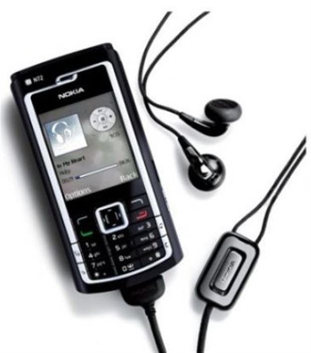Phím điện thoại Nokia N72 - sự đơn giản và nhẹ nhàng của đồng hồ bấm giữa thập niên 2000 được tái hiện trên nét thiết kế của chiếc điện thoại Nokia N