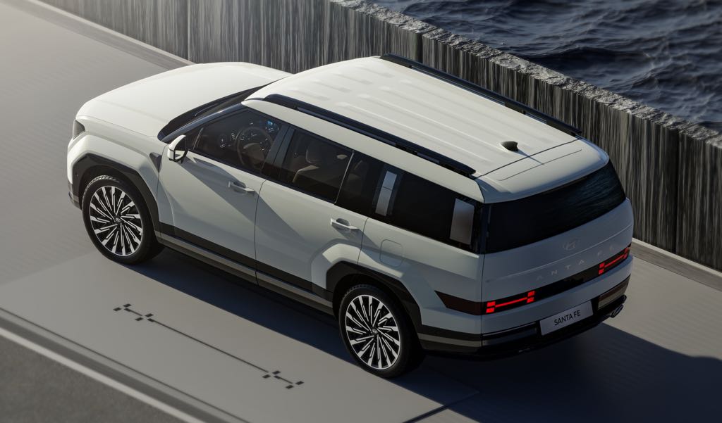 2024 Hyundai Santa Fe SUV Makes Official Debut - Looks Like A Land Rover  - midground