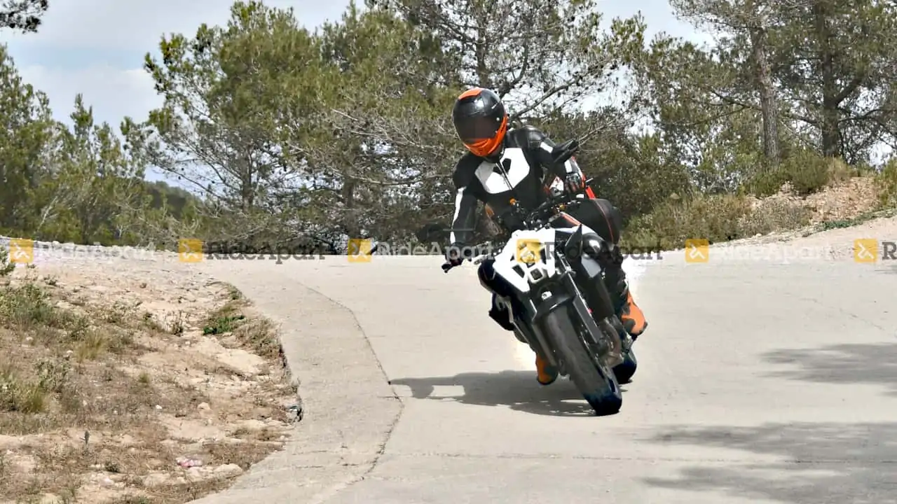 New KTM Duke 990 Spotted Testing - Coming To India? - midground