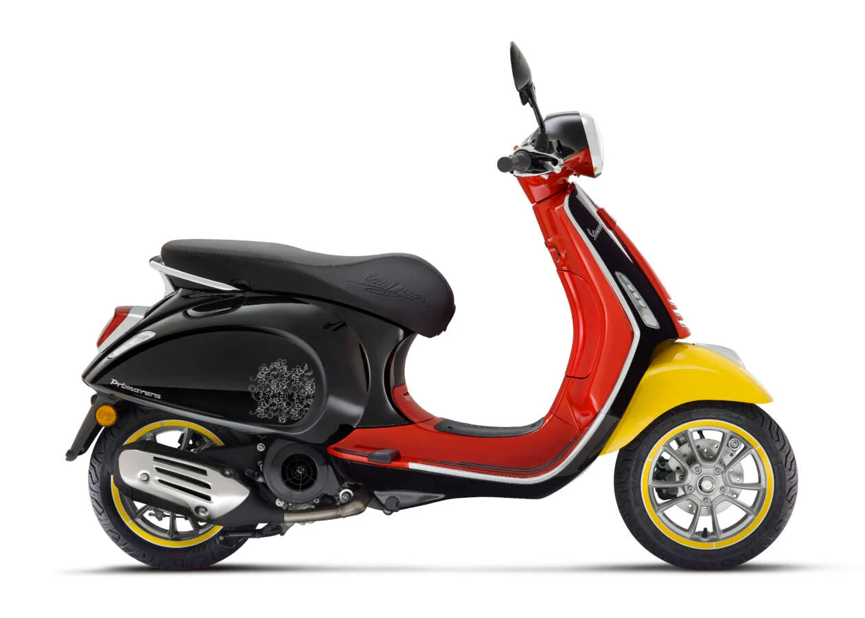 Vespa Mickey Mouse Edition Makes Official Debut - Looks Eye-Catching! - close up