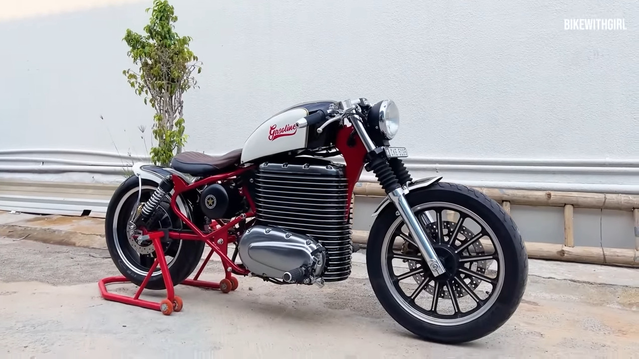 1984 Royal Enfield Standard Motorcycle Converted Into Electric Bobber - picture