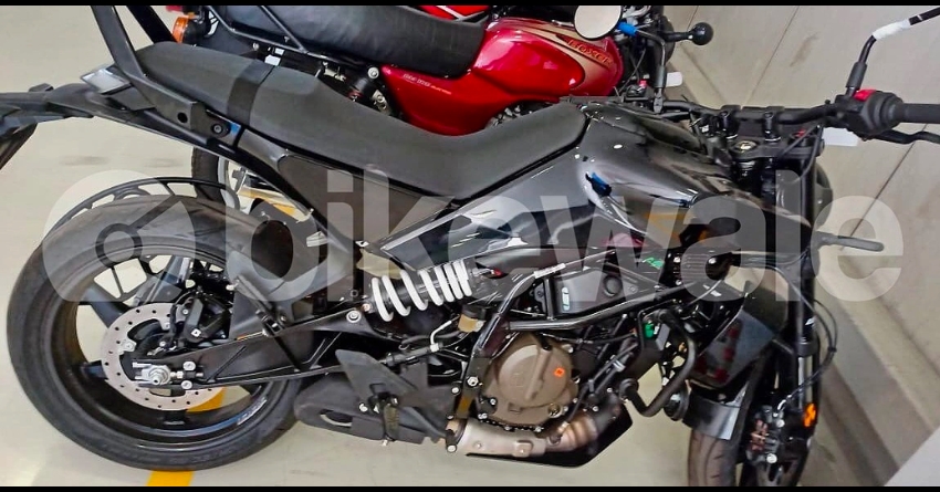 400cc Husqvarna Motorcycle Spotted Along With Bajaj Boxer - Report