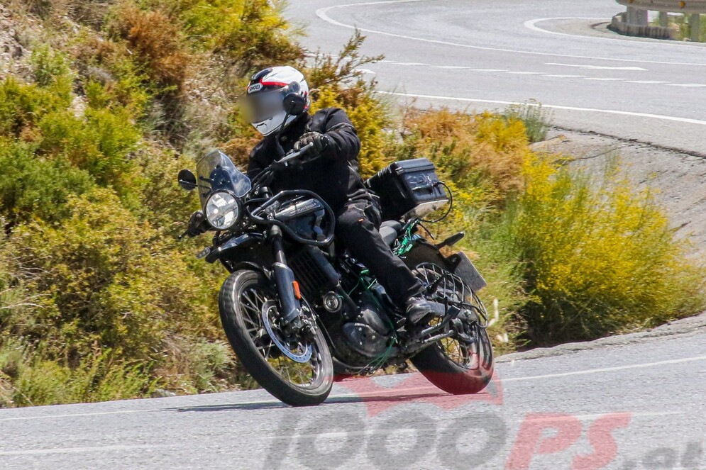 Royal Enfield Himalayan 450 Spotted With Zero Camouflage - NEW PHOTOS - image