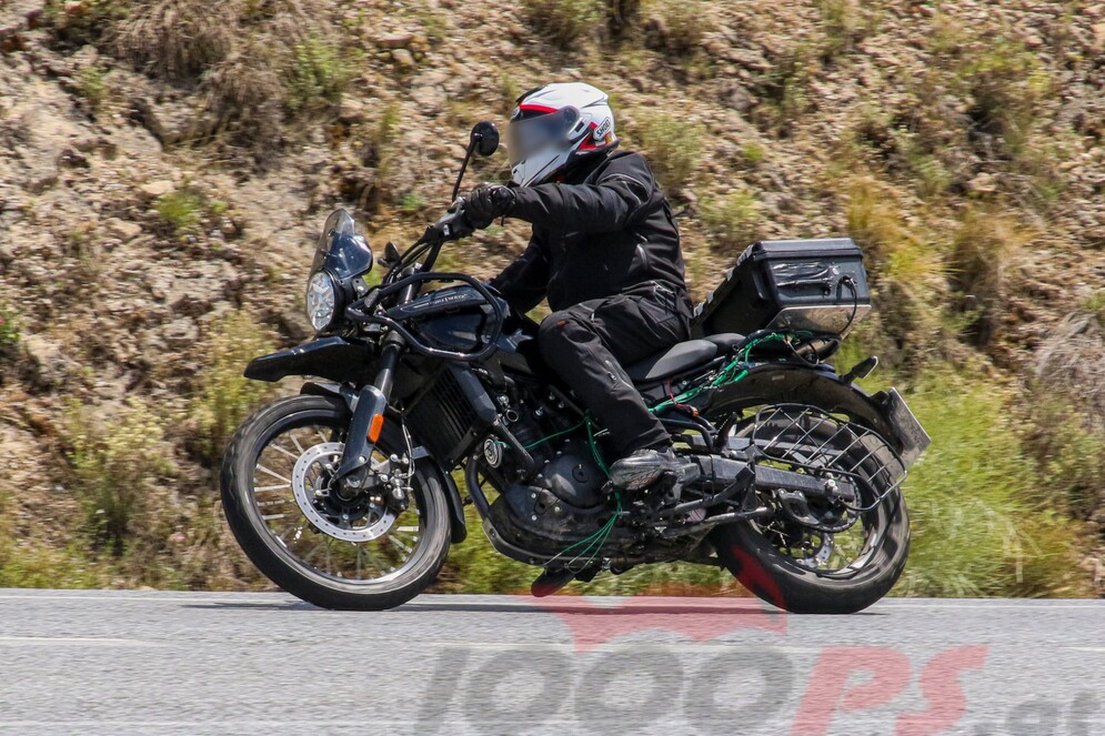 Royal Enfield Himalayan 450 Spotted With Zero Camouflage - NEW PHOTOS - snapshot