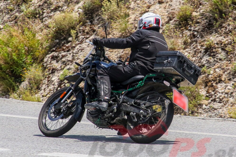 Royal Enfield Himalayan 450 Spotted With Zero Camouflage - NEW PHOTOS - top