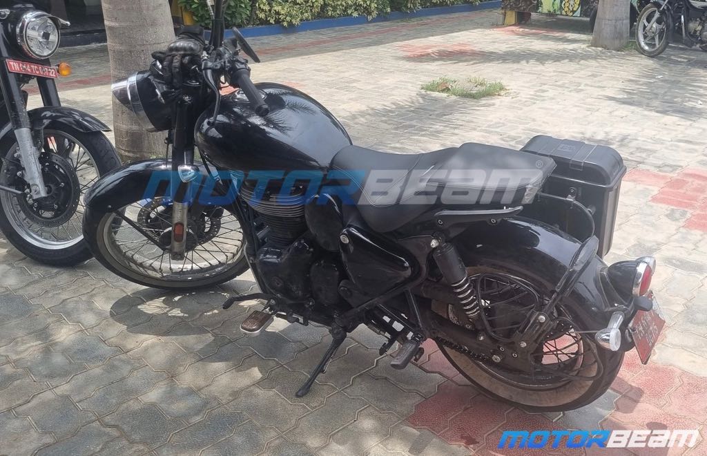 Royal Enfield Classic 650 and Shotgun 350 Spotted Together - Live Photos - photo