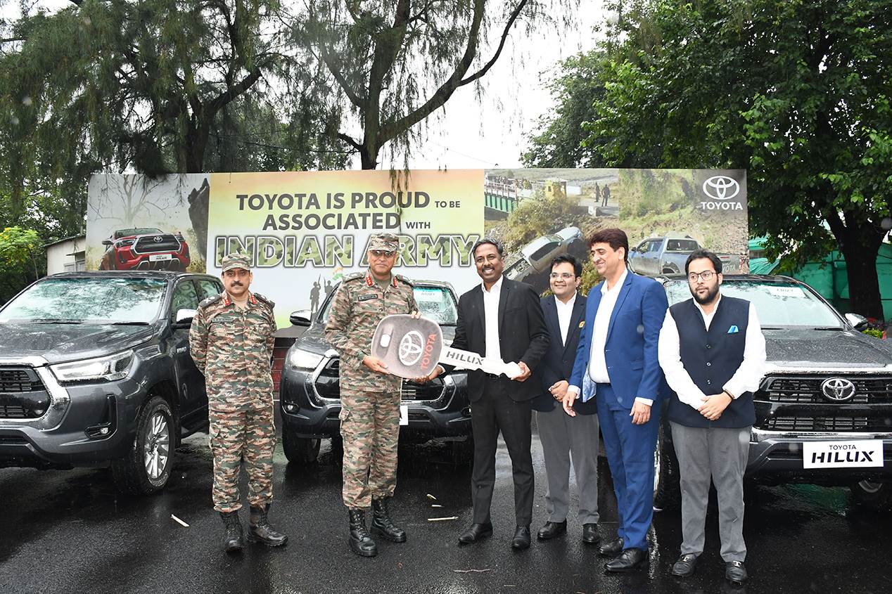 Toyota Delivers Hilux Pick-Up Trucks To The Indian Army - Report - top