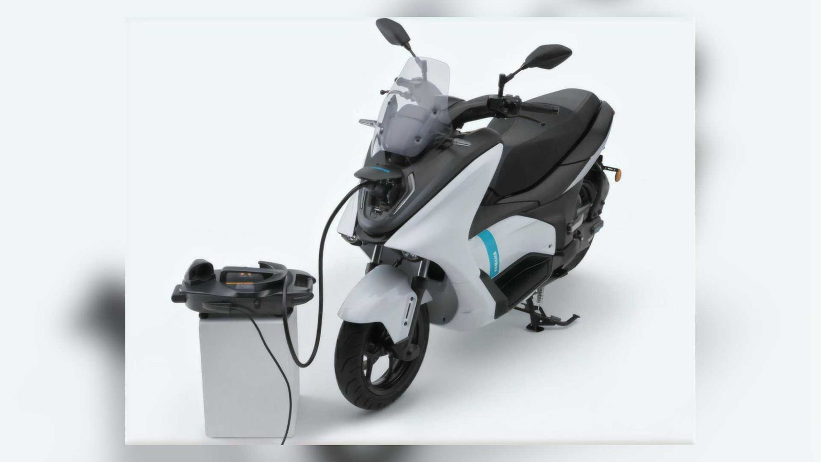 Yamaha E01 Electric Scooter Makes Official Debut - Photos & Details - close up