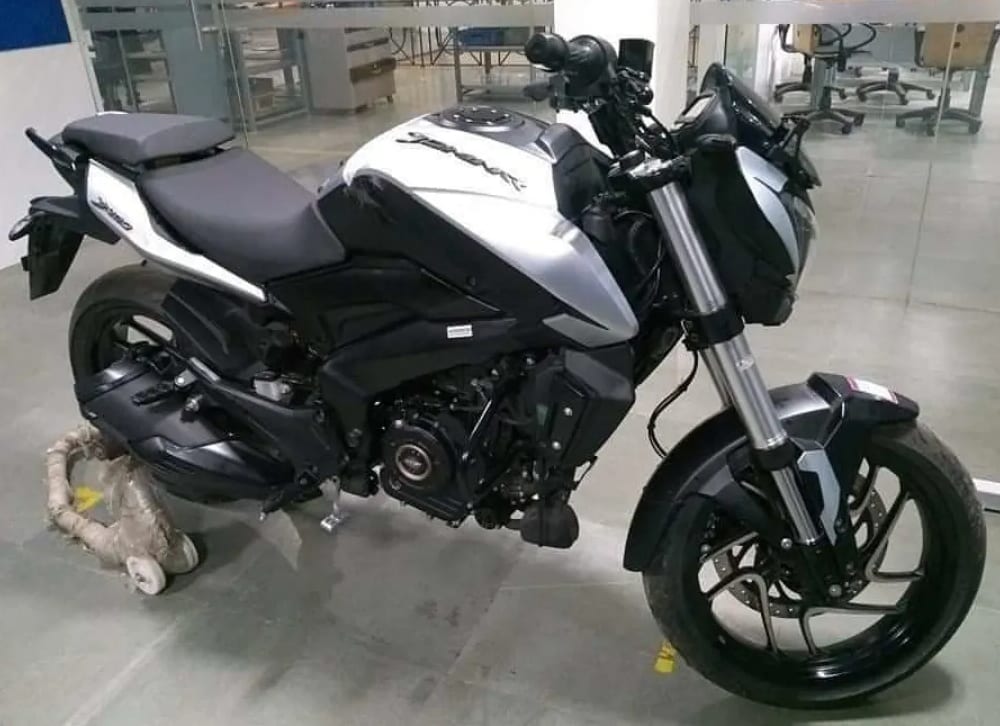 2019 Bajaj Dominar 400 - Showing 2019-Bajaj-Dominar-White-Shade.jpg