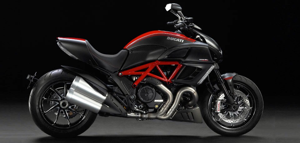 Diavel Side View 'Black/Red'