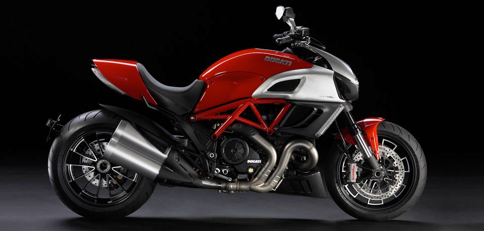 Diavel Side View 'Red'