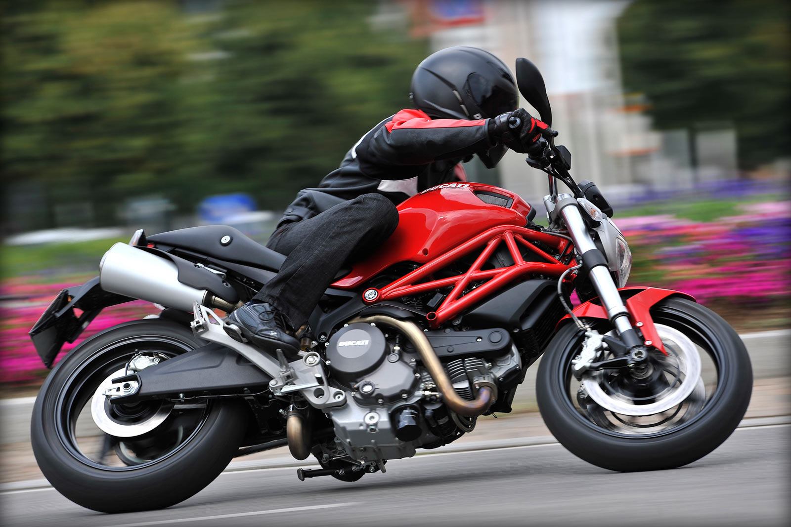 Ducati Monster 795 in Motion
