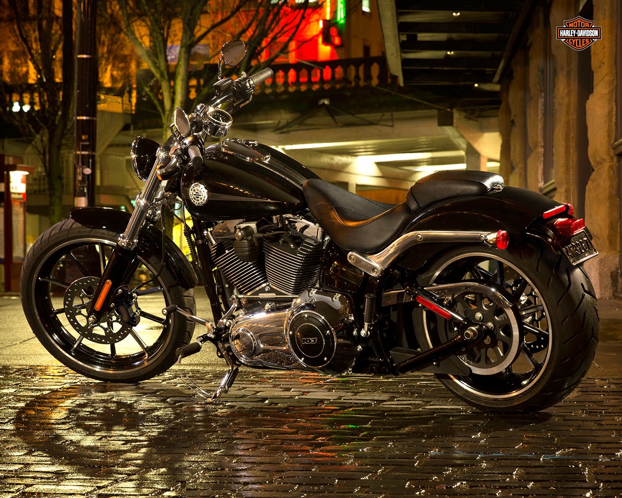 Harley Davidson Breakout Showing 15hdbreakout16large.jpg