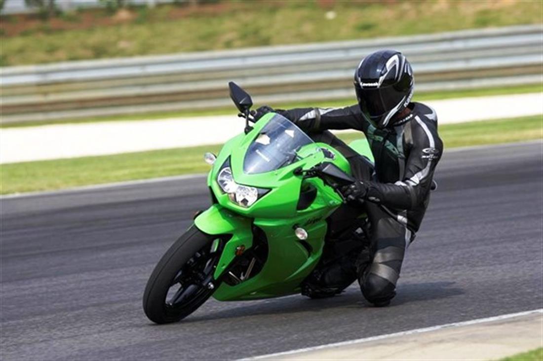 Kawasaki Ninja 250 стант