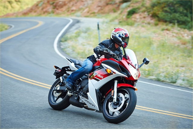 2014 Yamaha FZ6R 'Rapid Red/Pearl White'