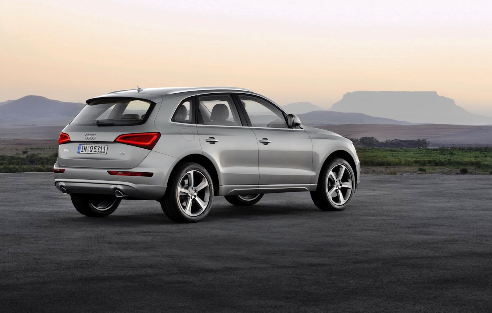 2013 New Audi Q5 3-Quarter Rear 'Metallic'