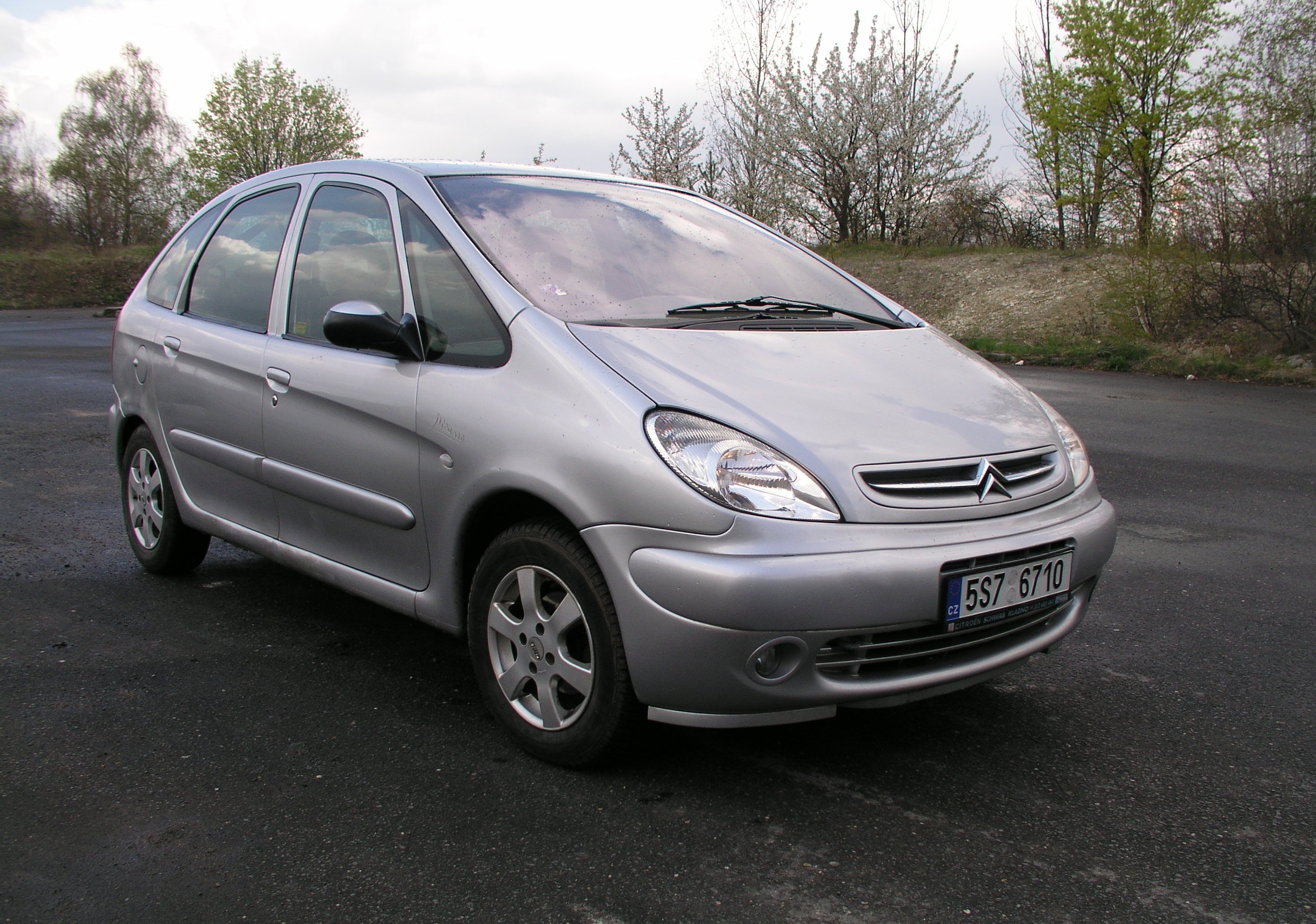 Xsara picasso. Ситроен Xsara Picasso. Citroen Xsara Picasso Рестайлинг. Citroën Xsara Picasso белый. Ситроен Пикассо Икс Сара 2004.