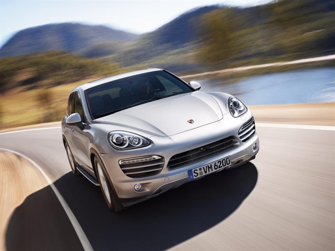 Нова 2010. Porsche Cayenne вид сверху. Porsche Cayenne 2014 Wallpaper. Cayenne вид сверху. Хозяин автомобиля Порше.