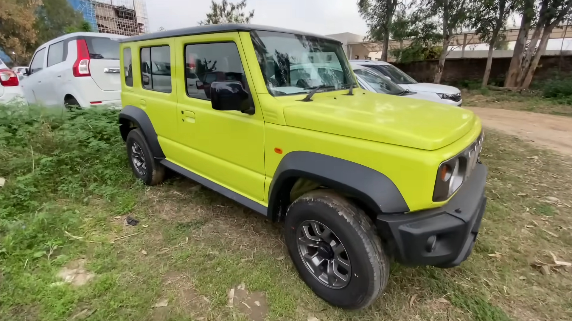 maruti-suzuki-jimny-top-model-spotted-at-dealer-yard-live-photos