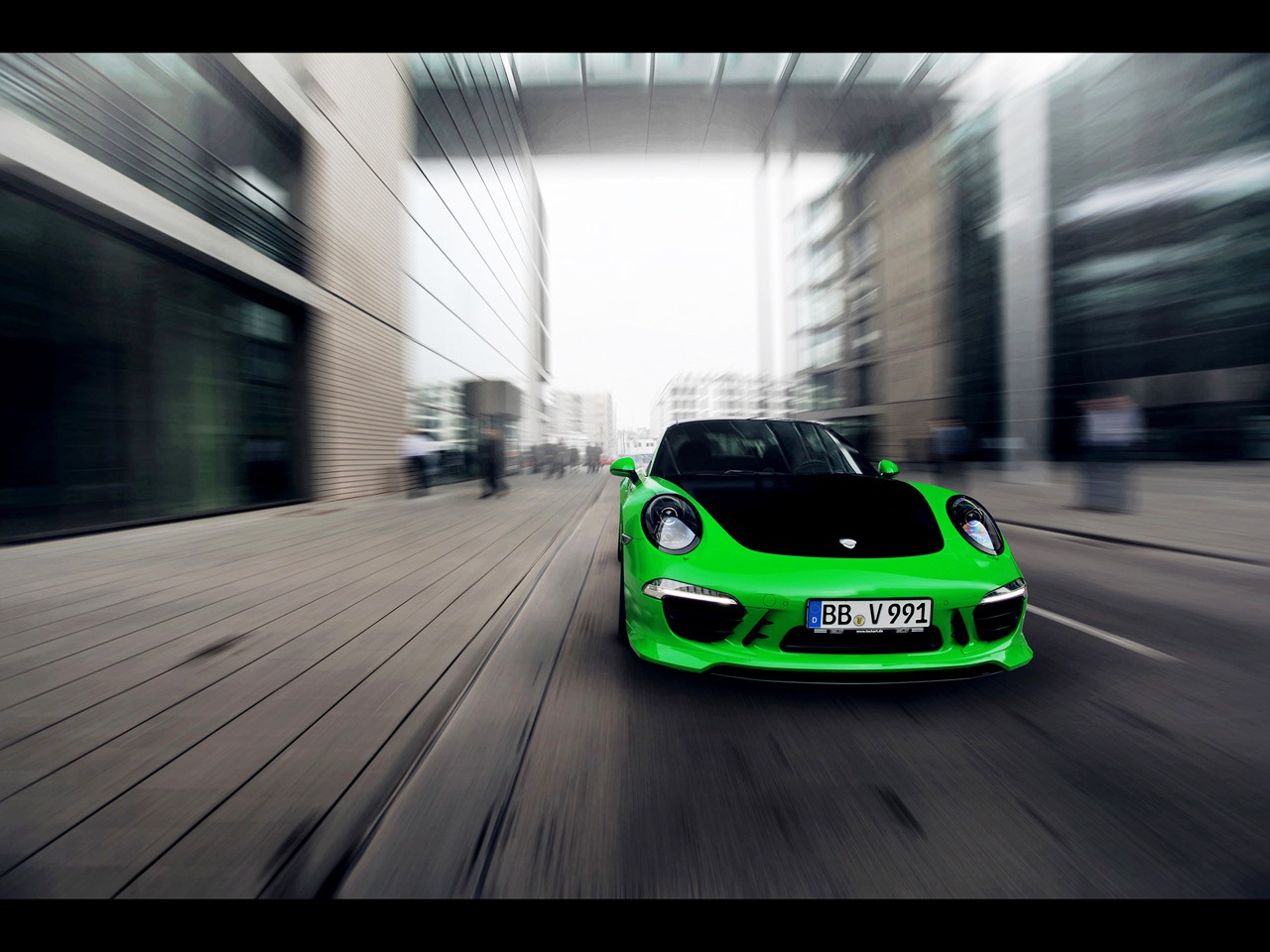 спортивный автомобиль зеленый porsche 911 carrera 4s загрузить