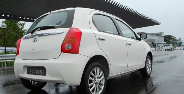 etios liva toy car